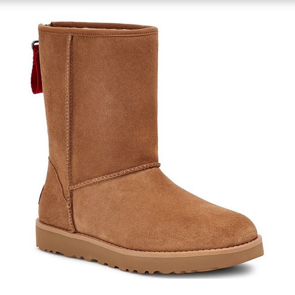 NIB $180 UGG Classic Short Logo Boot in Chestnut - size 7!